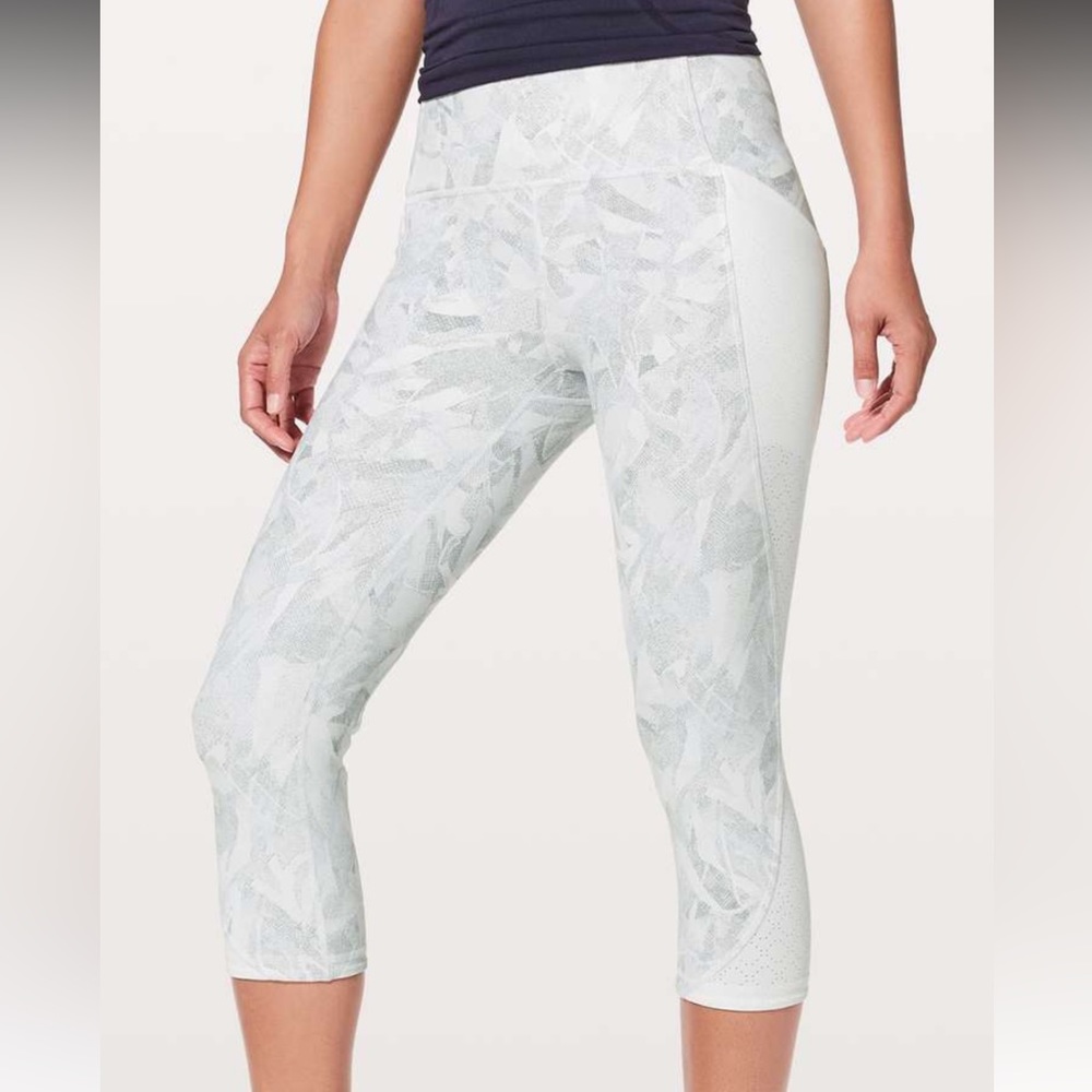 lululemon Breezy Dot Crop 19”